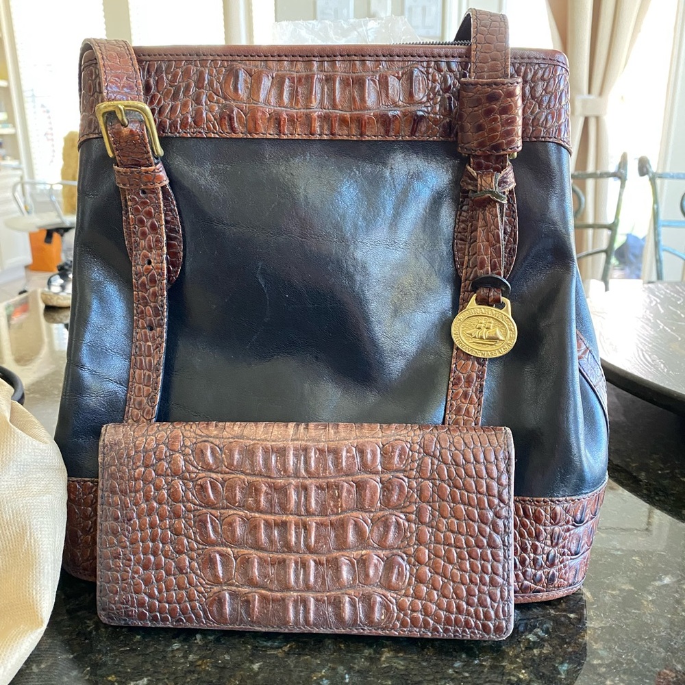 Brahmin Black and a brown leather bag